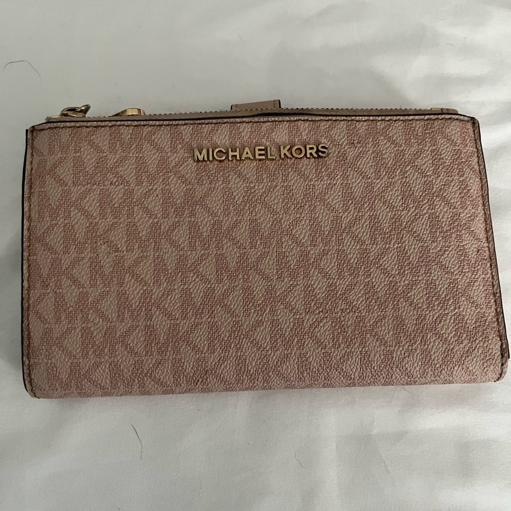 Classic Michael Kors wallet. One time use.